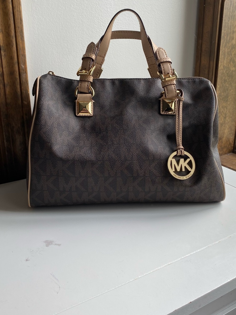 Michael Kors Grayson satchel bag in chocolate and cream leather - Picture 2 of 10